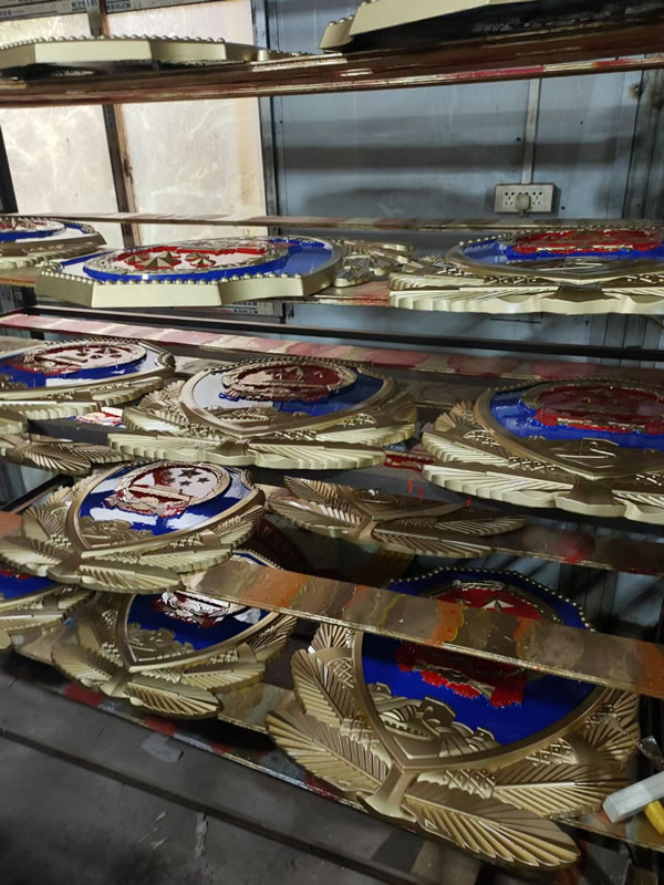 國(guó)徽制作廠家的選擇：影響質(zhì)量的幾個(gè)關(guān)鍵因素-119