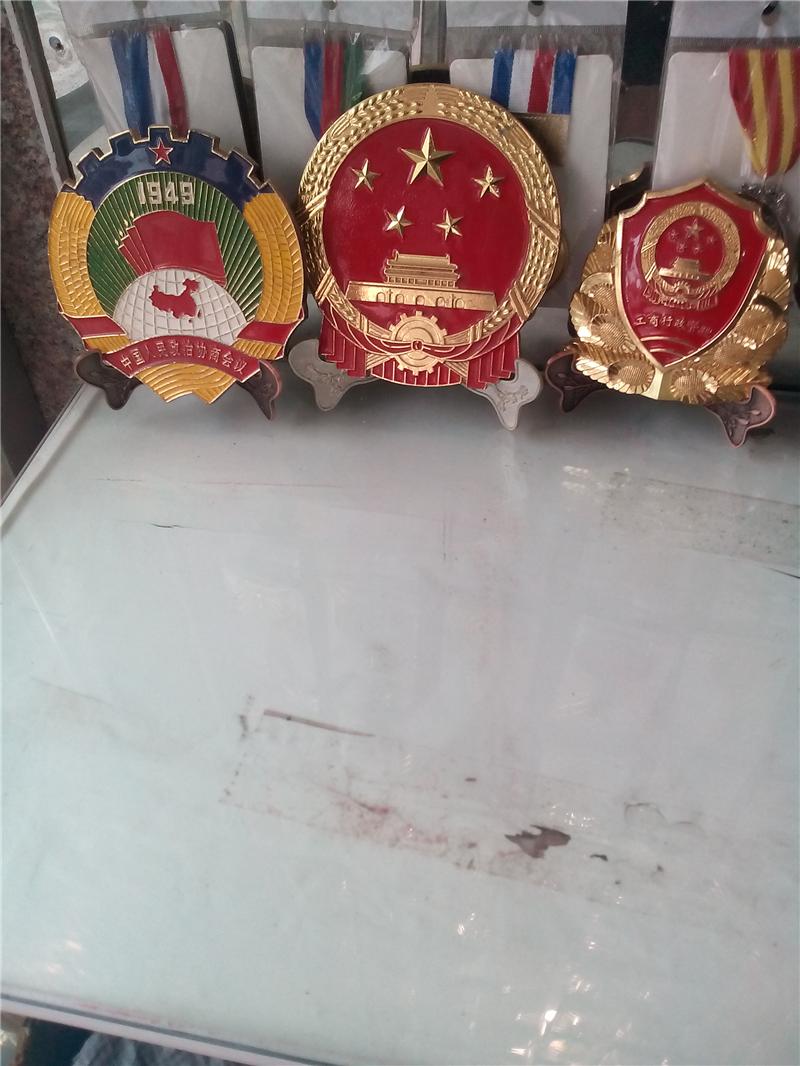 如何提高警徽的視覺效果-104